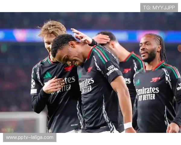 廷贝尔边路防守稳健，阿森纳后卫成功限制对手边路进攻